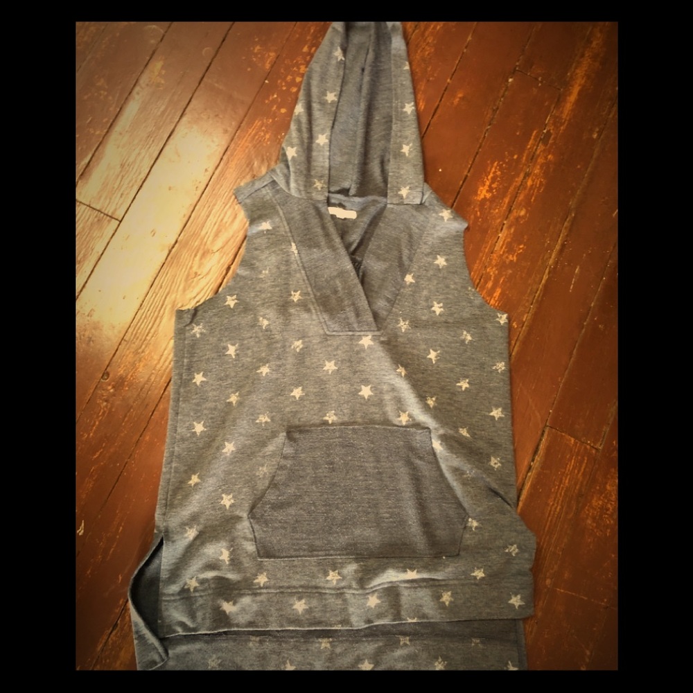 Maurice’s Sleeveless Shirt